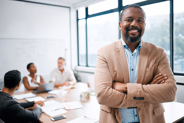 Manager conduisant une réunion d'équipe